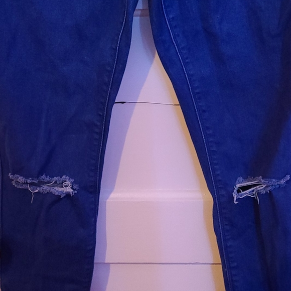 Ripped Jean - Picture 4 of 4